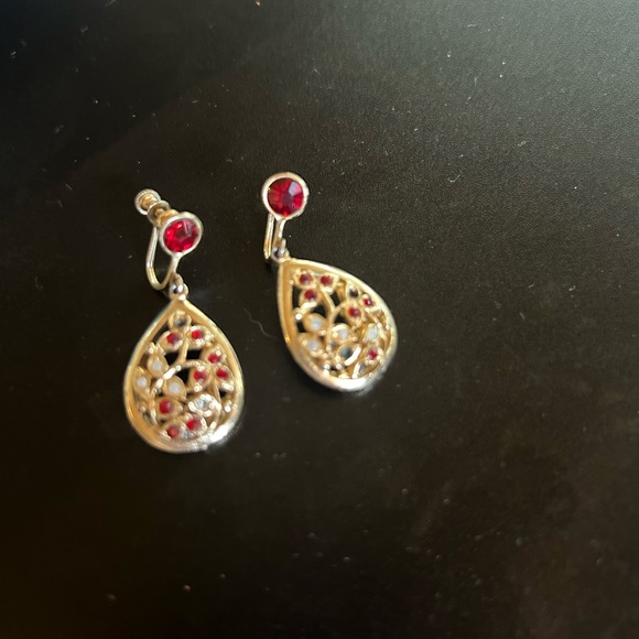 Clip on earrings - Picture 1 of 1